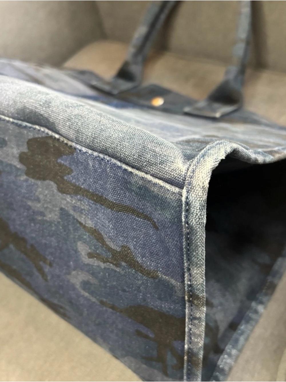 Koala Kanvas Blue Denim Camo Large Tote with Blue Glitter Front Stripes! ๐GUC๐ - Picture 14 of 16